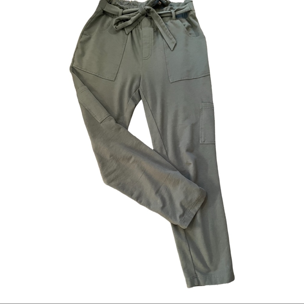 ANYBODY- SOFT STRETCH KNIT "OLIVE GREEN" ANKLE PANT